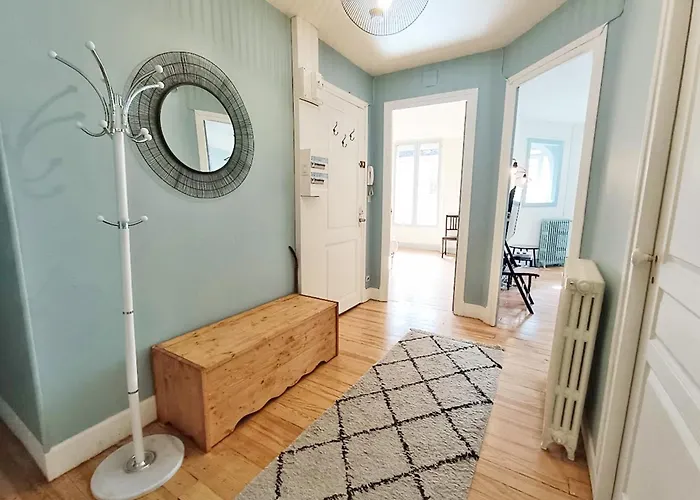 Appartement Alphonse 52, Grand T4, Terrasse, Wifi, 6 Personnes *