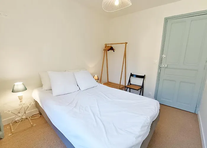 Alphonse 52, Grand T4, Terrasse, Wifi, 6 Personnes * Bagnères-de-Luchon